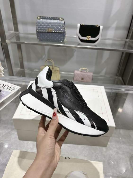 Picture of Alexander McQueen Shoes _SKUAlexanderMcQueensz35-441202204